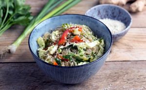 Салат с фунчозой